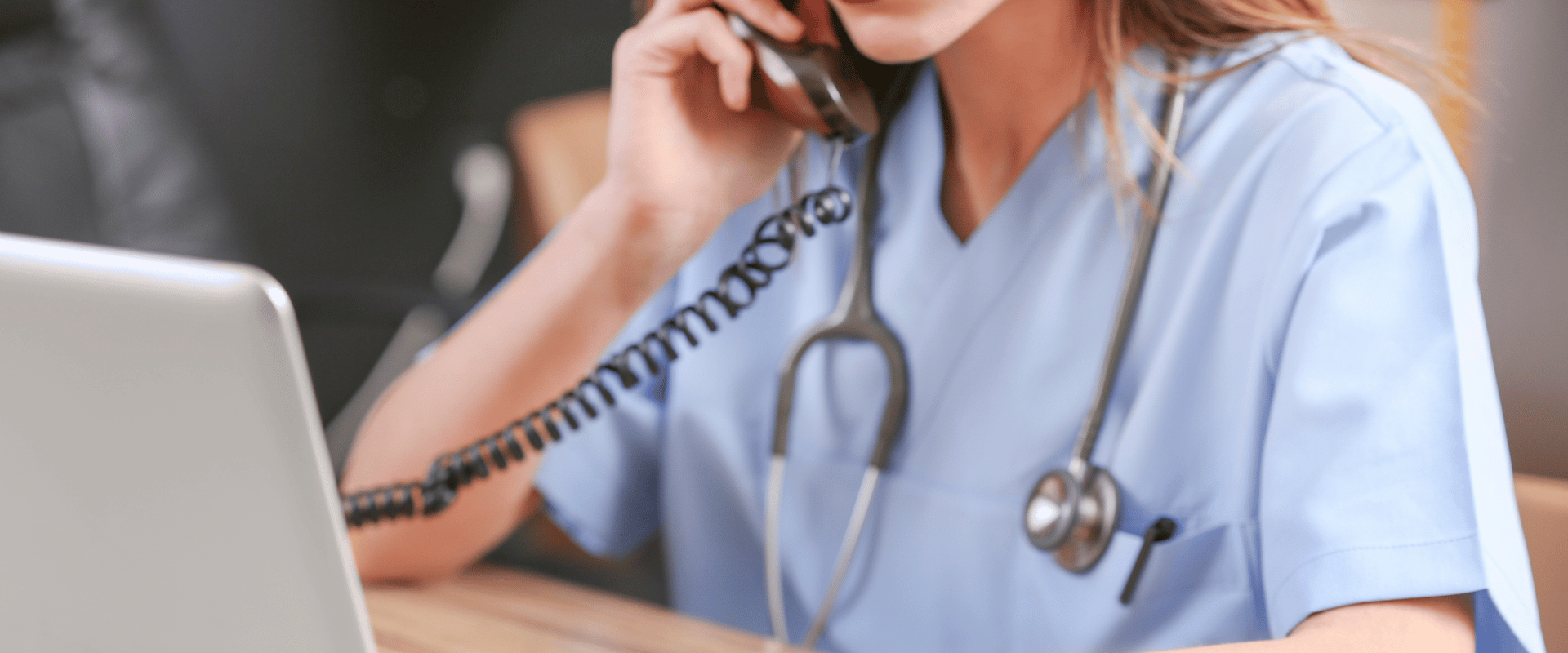 cancer nurse specialist speaking to a patient online cancer nurse specialist speaking to a patient online